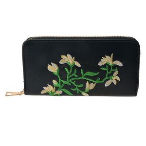 Černá sametová peněženka s vyšívanou květinou - 16*10 cm MLPU0261 obraz