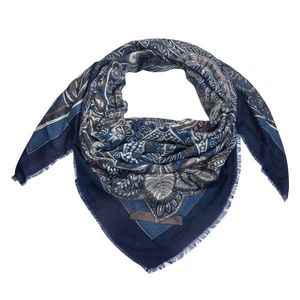 Modrý šátek s potiskem - 135*135 cm MLSC0336BL obraz