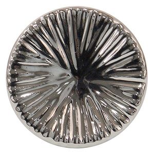 Stříbrná kulatá keramická úchytka s rýhovaným zdobením Ratiel - Ø 4*3 cm 65066 obraz