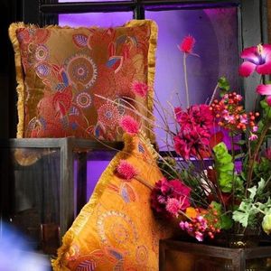 Taupe sametový polštář s květy a zlatými třásněmi Floral - 45*45*10cm DCFGFBT obraz