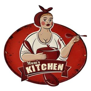Červená nástěnná kovová cedule Mums Kitchen - 60*1*61 cm 5Y1077 obraz
