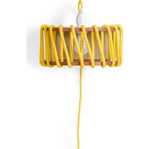 Žlutá nástěnná lampa s dřevěnou konstrukcí EMKO Macaron, délka 30 cm obraz