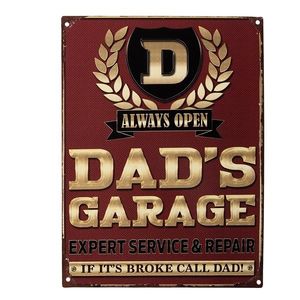 Tmavě červená antik nástěnná kovová cedule Dad's Garage - 25*1*33 cm 6Y5144 obraz