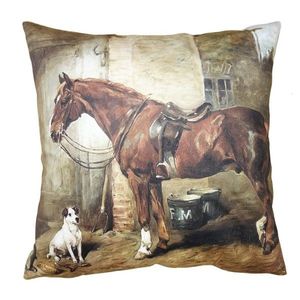 Sametový povlak na polštář s koněm ve stáji Horse - 45*45 cm KT021.339 obraz