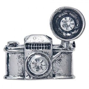 Stříbrná kovová brož s fotoaparátem JZPI0082 obraz