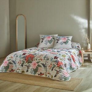 Prošívaný přehoz na postel s potiskem květin obraz