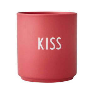 Červený porcelánový hrnek Design Letters Kiss, 300 ml obraz