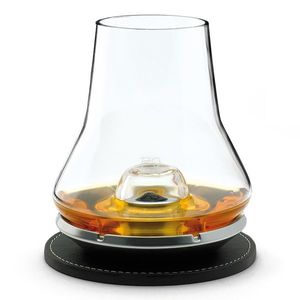 Luxusní sklenice na whisky a drinky obraz