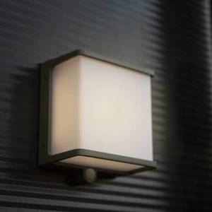 LUTEC LED solární nástěnné svítidlo Doblo se senzorem, šířka 15 cm obraz