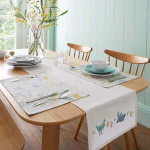 Bavlněný běhoun na stůl 32x220 cm Cottage Friends – Catherine Lansfield obraz