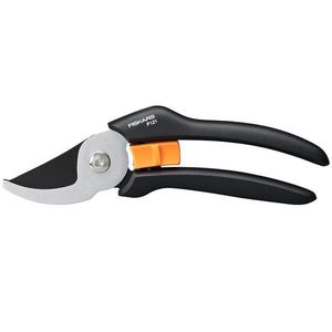 DVOUČEPELOVÉ ZAHRADNÍ NŮŽKY SOLID P121 FISKARS obraz