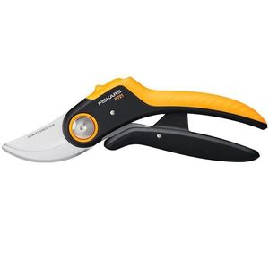 DVOUČEPELOVÉ ZAHRADNÍ NŮŽKY POWERLEVER PLUS (P721) FISKARS obraz