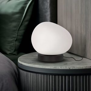 Minimalistická stolní lampa STONES - bílé stínidlo 20 cm ve tvaru kamene - skandinávská noční lampička do ložnice a obývacího pokoje E27 obraz