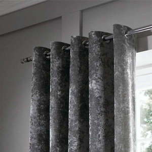 Šedé závěsy v sadě 2 ks 168x183 cm Crushed Velvet – Catherine Lansfield obraz