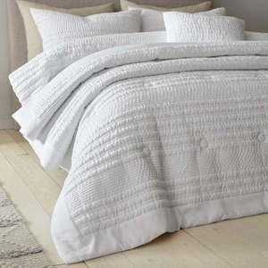 Bílý prošívaný přehoz na dvoulůžko 220x220 cm Lennon Stripe – Catherine Lansfield obraz