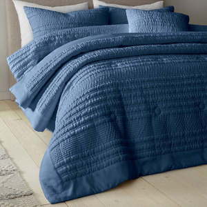 Modrý prošívaný přehoz 220x220 cm Lennon Stripe – Catherine Lansfield obraz