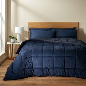 Tmavě modrý prošívaný přehoz z mikroplyše na dvoulůžko 200x220 cm Cosy Cord – Catherine Lansfield obraz