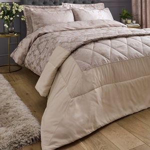 Béžový damaškový prošívaný přehoz 240x260 cm Damask Jacquard – Catherine Lansfield obraz