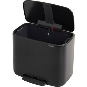 Matně černý nášlapný ocelový odpadkový koš 36 l Bo – Brabantia obraz