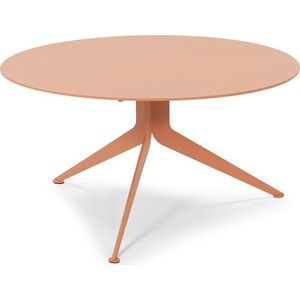 Kovový kulatý konferenční stolek v lososové barvě ø 78 cm Daley – Spinder Design obraz