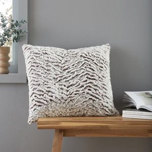 Dekorační polštář z umělé kožešiny 43x43 cm Wolf Faux Fur – Catherine Lansfield obraz