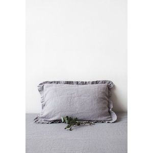 Světle šedý lněný povlak na polštář s řaseným lemem Linen Tales, 50 x 60 cm obraz