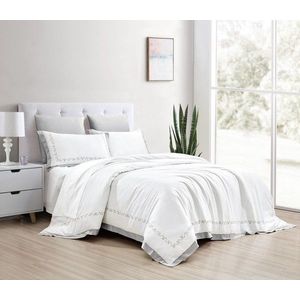 Bílé povlečení na jednolůžko z bavlněného saténu s prostěradlem/6dílné 140x200 cm Diana – Mila Home Luxury obraz