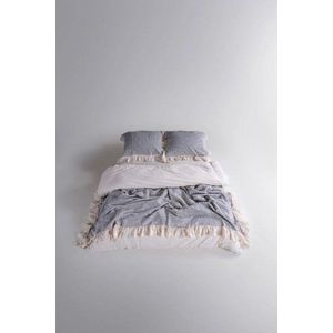 Světle šedý set přehozu a povlaku na polštář z bavlny Renforcé 180x240 cm Bella Calm Ruffle – Mila Home Luxury obraz