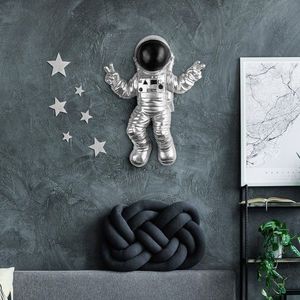 Wallity Nástěnná dekorace Astronaut stříbrná/černá obraz