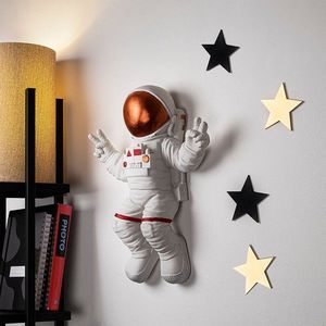 Dekorativní doplněk na zeď Peace Sign Astronaut - 3 obraz