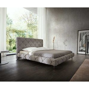 Čalouněná postel Nayara 180x200 cm bouclé stříbrně šedá obraz