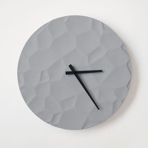 ODLITO Betonové nástěnné hodiny Měsíční kráter – šedá – 50 cm – černé ručičky obraz