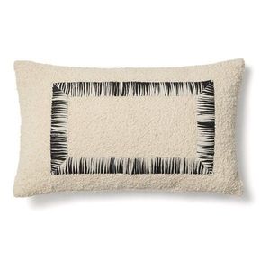 Povlak na polštář z materiálu bouclé 50x30 cm Enari – Kave Home obraz