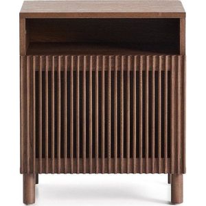 Tmavě hnědý noční stolek v dekoru ořechu s poličkami Beyla – Kave Home obraz
