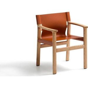 Koňakově hnědá jídelní židle s područkami z jasanového dřeva Jan – Kave Home obraz