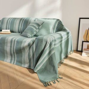 Kolekce ručně tkaných pruhovaných přehozů a povlaků na polštářky obraz