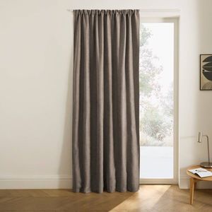 Zatemňovací a izolační závěs zakončený řasící páskou obraz