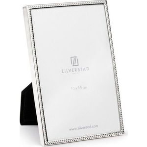 Kovový stojací rámeček v leskle stříbrné barvě 11x16 cm Sweet Memory Pearl – Zilverstad obraz