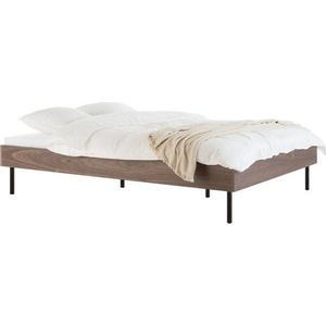 Dvoulůžková postel z dřevotřísky v dekoru ořechu bez čela s roštem 200x200 cm v tmavě přírodní barvě Streiko – noo.ma obraz