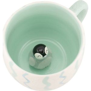 Hrnek v mentolové barvě Surprise Penguin – Sass & Belle obraz
