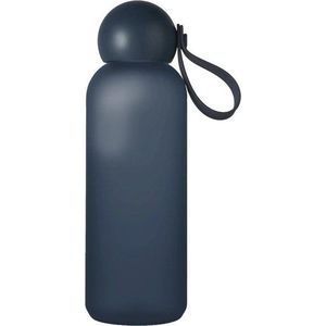 Tmavě modrá cestovní lahev z recyklovaného plastu 650 ml Tom – Sagaform obraz