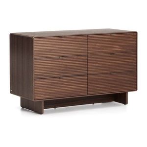 Komoda v dekoru ořechu v tmavě přírodní barvě 120x75x50 cm Norlen – Kave Home obraz