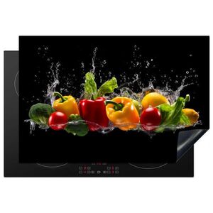 MuchoWow KRYT NA INDUKČNÍ DESKU Sladká paprika - Vodní - Zeleninová - Černá 78x52 cm obraz
