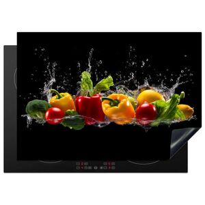 MuchoWow KRYT NA INDUKČNÍ DESKU Sladká paprika - Vodní - Zeleninová - Černá 75x52 cm obraz