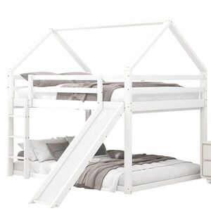 Redom PALANDA 140/200 cm s domkovým designem, skluzavkou a žebříkem, stabilní dřevěná konstrukce, Bílá obraz