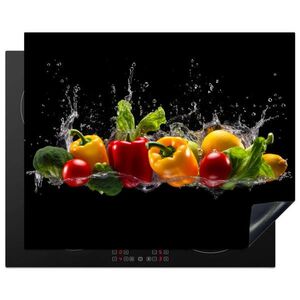 MuchoWow KRYT NA INDUKČNÍ DESKU Sladká paprika - Vodní - Zeleninová - Černá 65x52 cm obraz