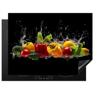 MuchoWow KRYT NA INDUKČNÍ DESKU Sladká paprika - Vodní - Zeleninová - Černá 70x52 cm obraz