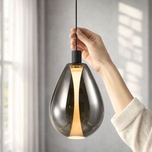 Lampa wisząca Denso 20 szklana czarna z kloszem dymionym nad stół do jadalni obraz