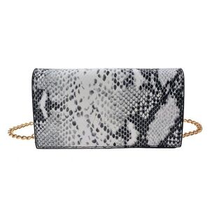 Bílo černá kabelka s imitací hadí kůže do pasu, černá kulatá kalebka přes rameno - 18*10*5 cm / 13 cm JZBG0176 obraz