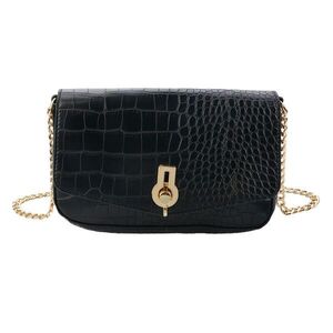 Černá kabelka přes rameno s imitací krokodýlí kůže se zlatou sponou - 22*5*12 cm MLBAG0345 obraz